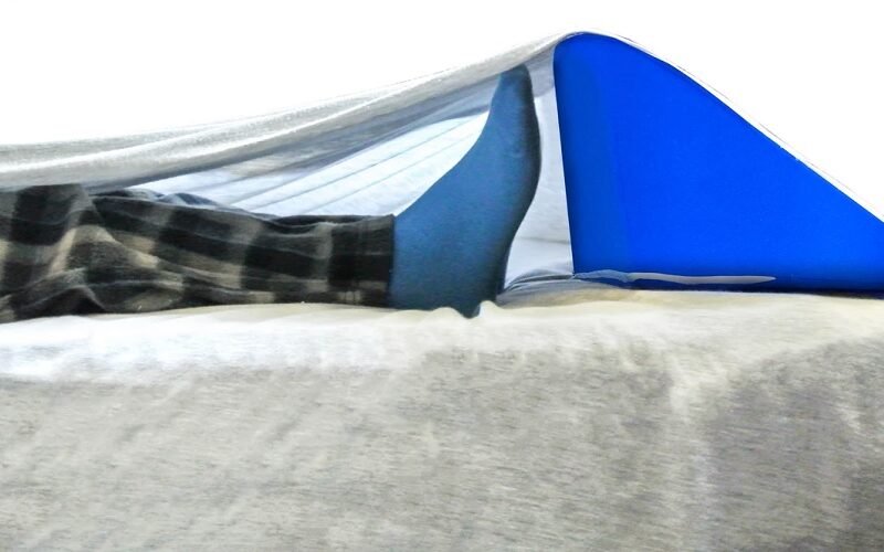 Benefits of Sleep: Healthy Reasons to Go to Bed Early blanket lifter
